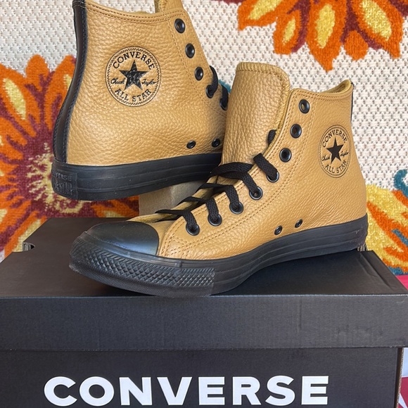 Converse Other - Converse 172014C
CTAS HI
WHEAT/BLACK/BLACK Men’s sneakers